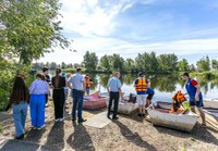 Активисты Союза молодых металлургов и Общественной молодежной палаты при МГСД провели субботник по очистке акватории набережной за Дворцом культуры металлургов имени Серго Орджоникидзе