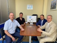 Надо чаще встречаться.